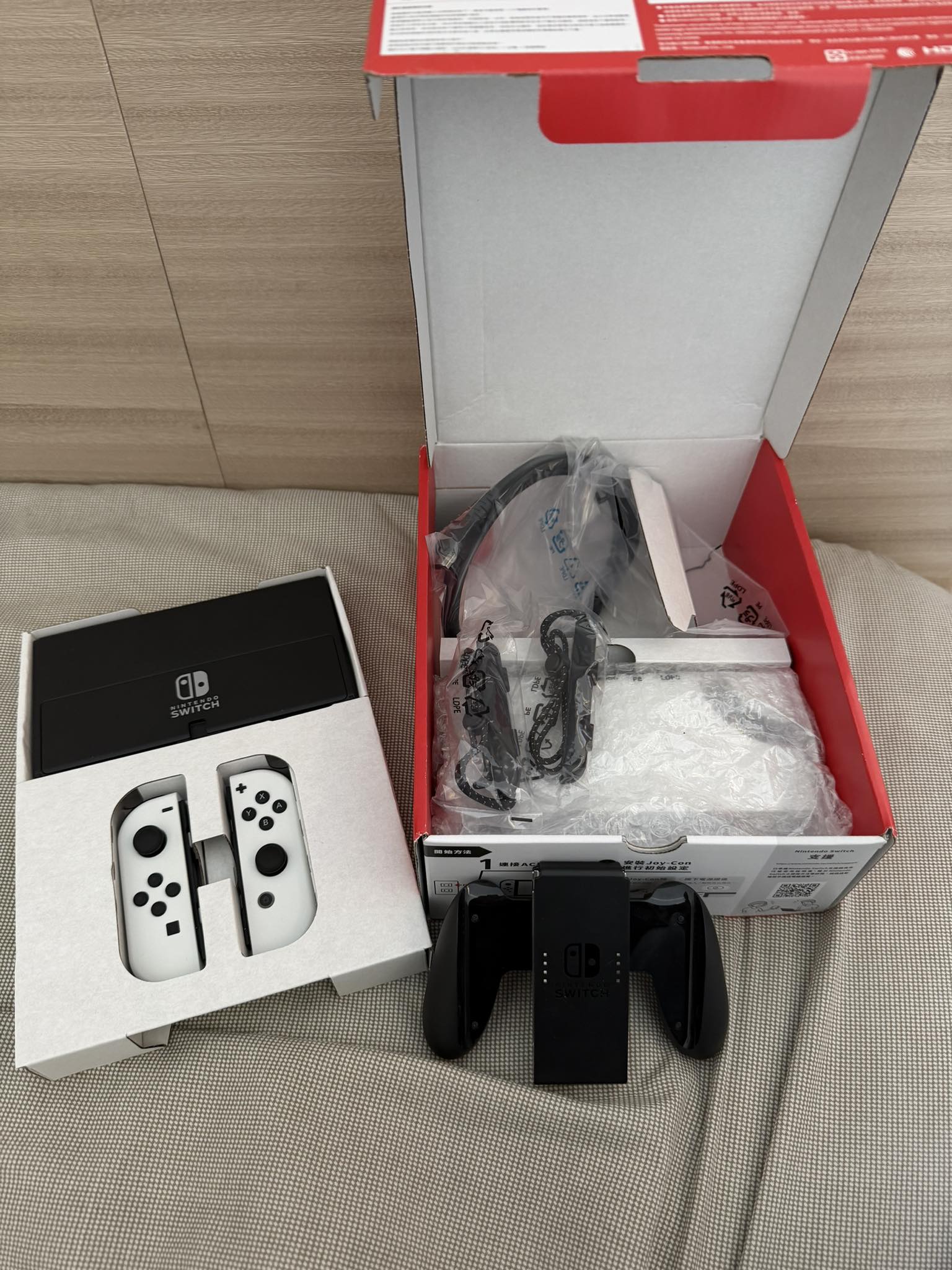 售Switch 黑白主機