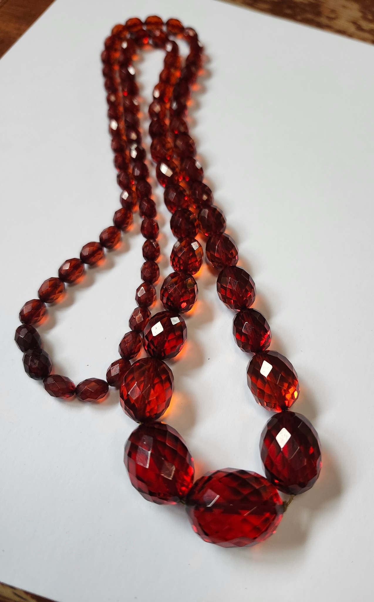 Identifying pure amber or bakelite necklace?