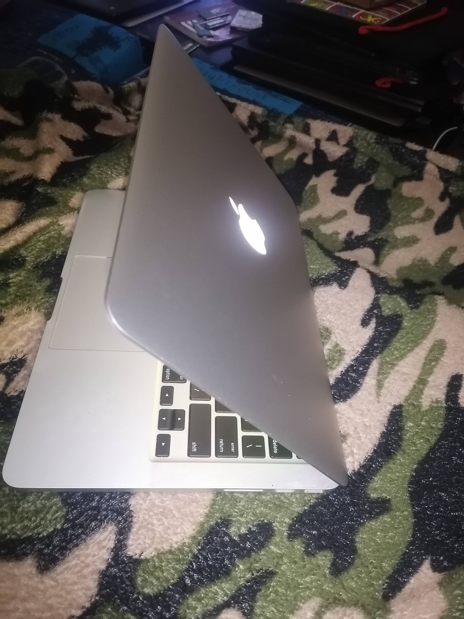 Macbook pro A1502 Core i5 5th gen 8gb memory 256gb ssd 13 inches 