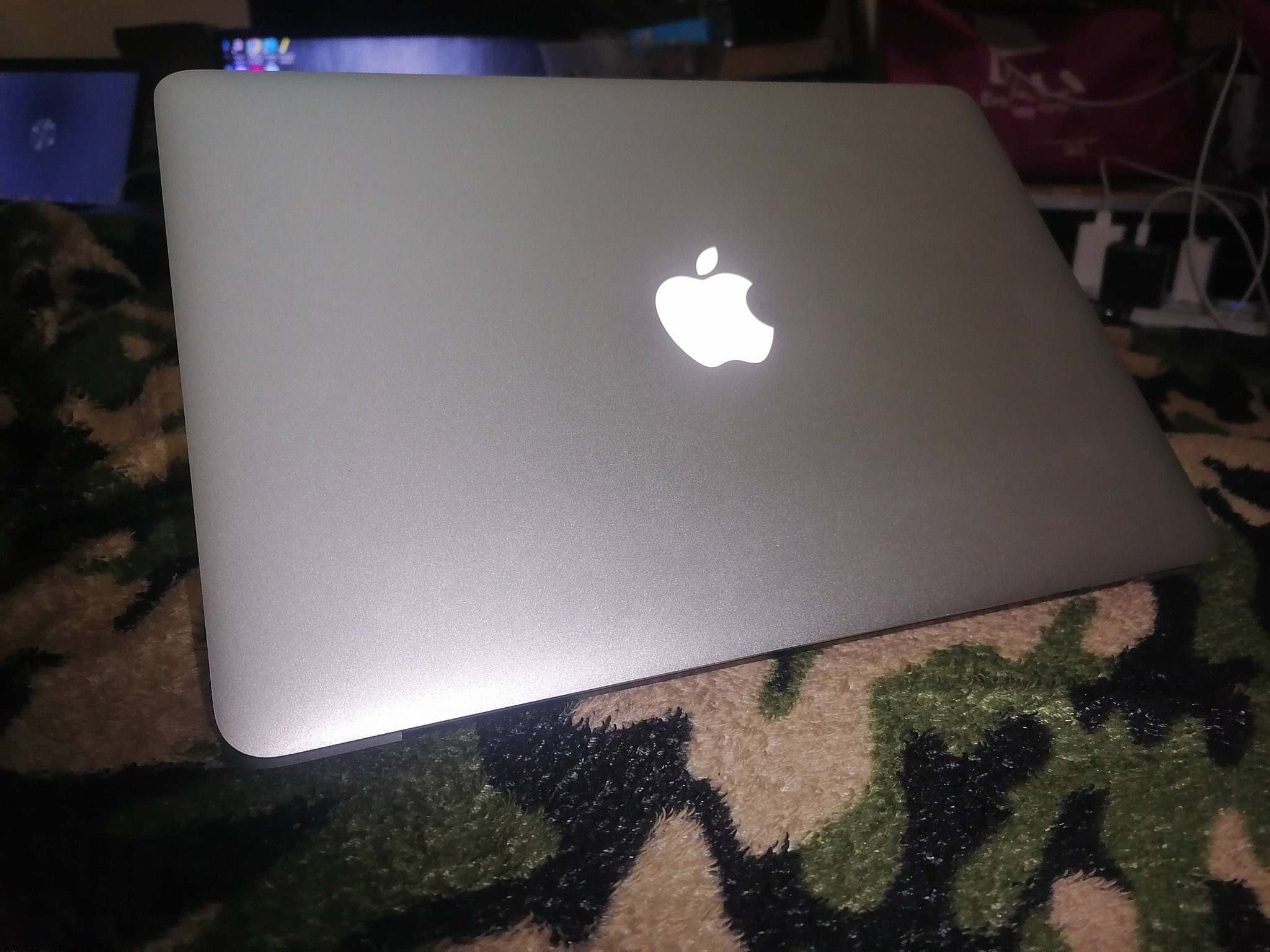 Macbook pro A1502 Core i5 5th gen 8gb memory 256gb ssd 13 inches 