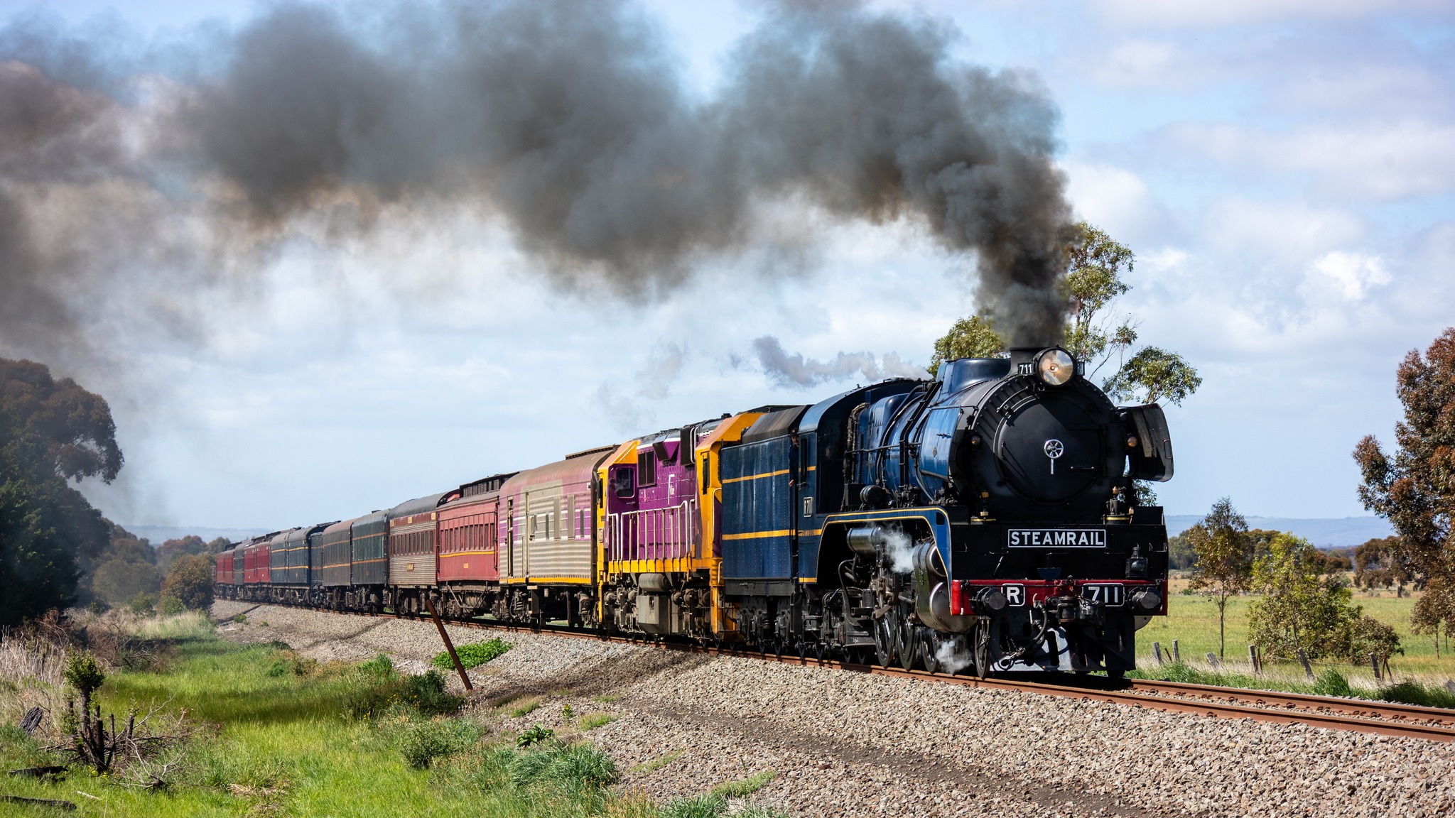 Australian Railways - Past and Present | R711+N453 make a spectacular ...