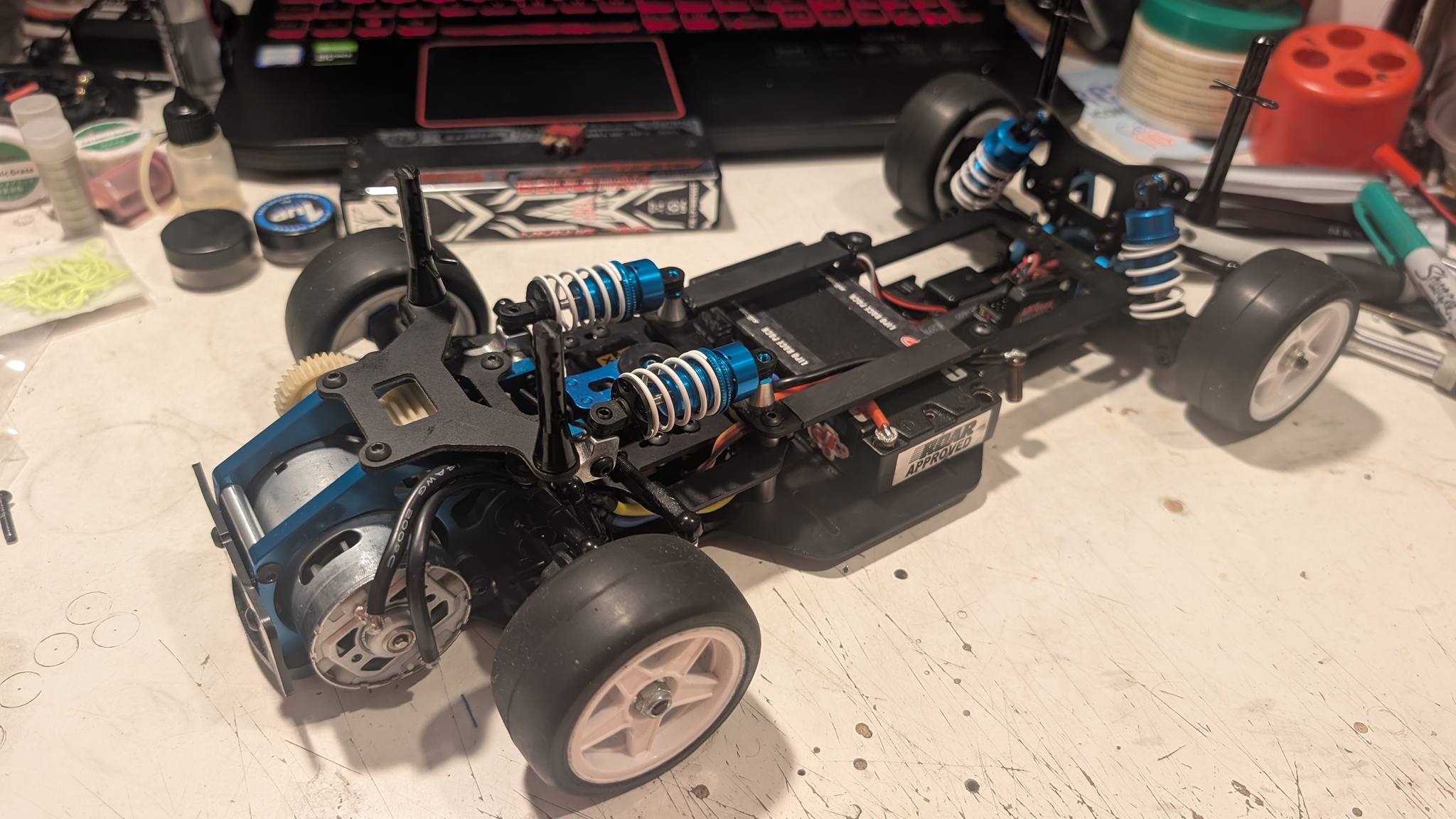 What parts are interchangeable for Spice Desire SRM-01 chassis?