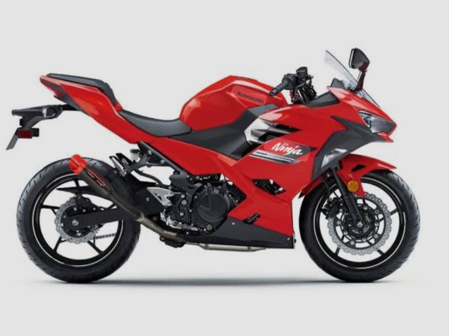 Is anyone selling their 2021 or 2025 passion red Kawasaki 400 or