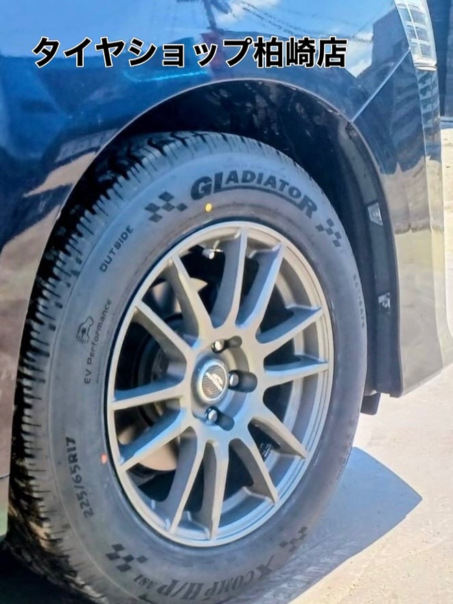 本日、当店でxcomp tires 225/65R17 新品 タイヤ交換がありました。お 