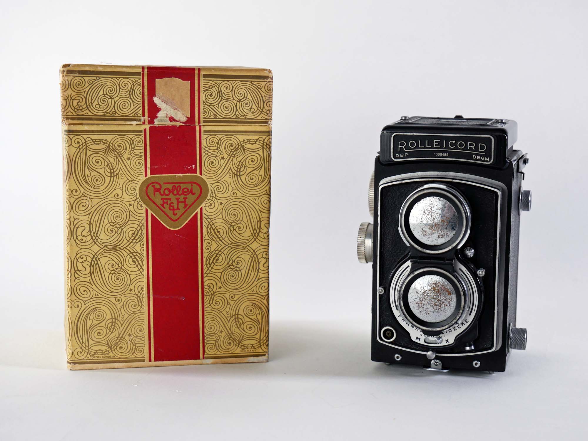 Using my father's 1954 Rolleicord camera in Livingston