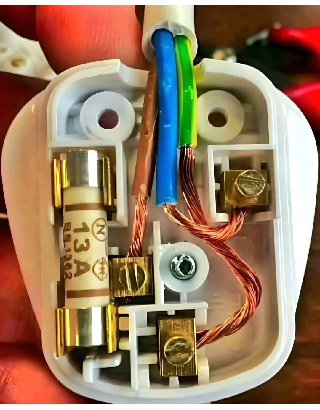 Which plug wiring is correct? One small mistake can be dangerous!