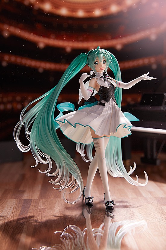 Hatsune Miku 10th anniversary figure preorder