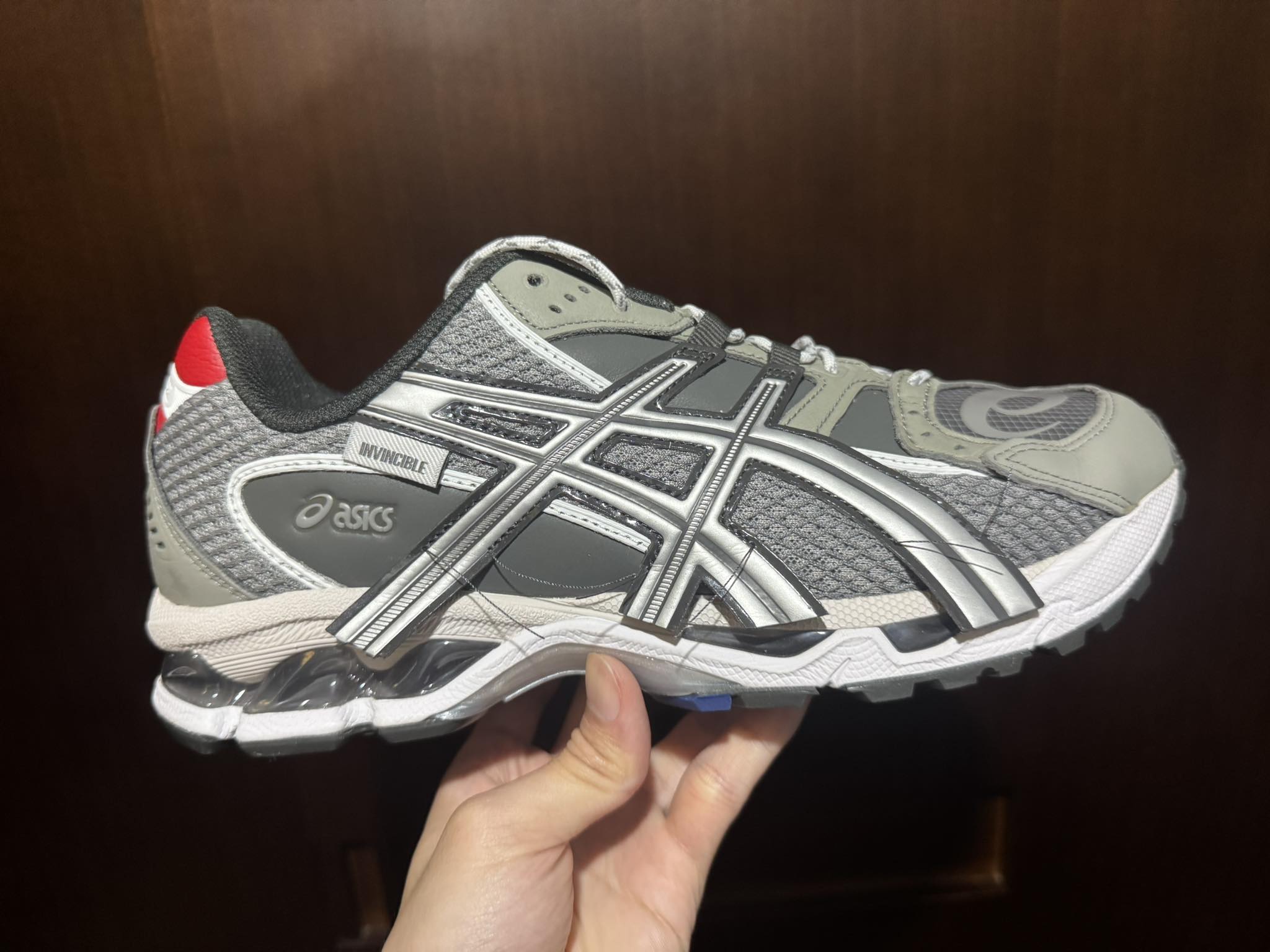 目的】出售【商品】INVINCIBLE x ASICS GEL-NIMBUS 10.1 404 RGB 黑灰 