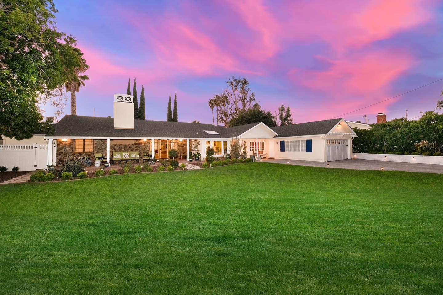 🏠NEW LISTING🏠 ↓ This charming... - Dana and Jeff Luxury Homes | Facebook
