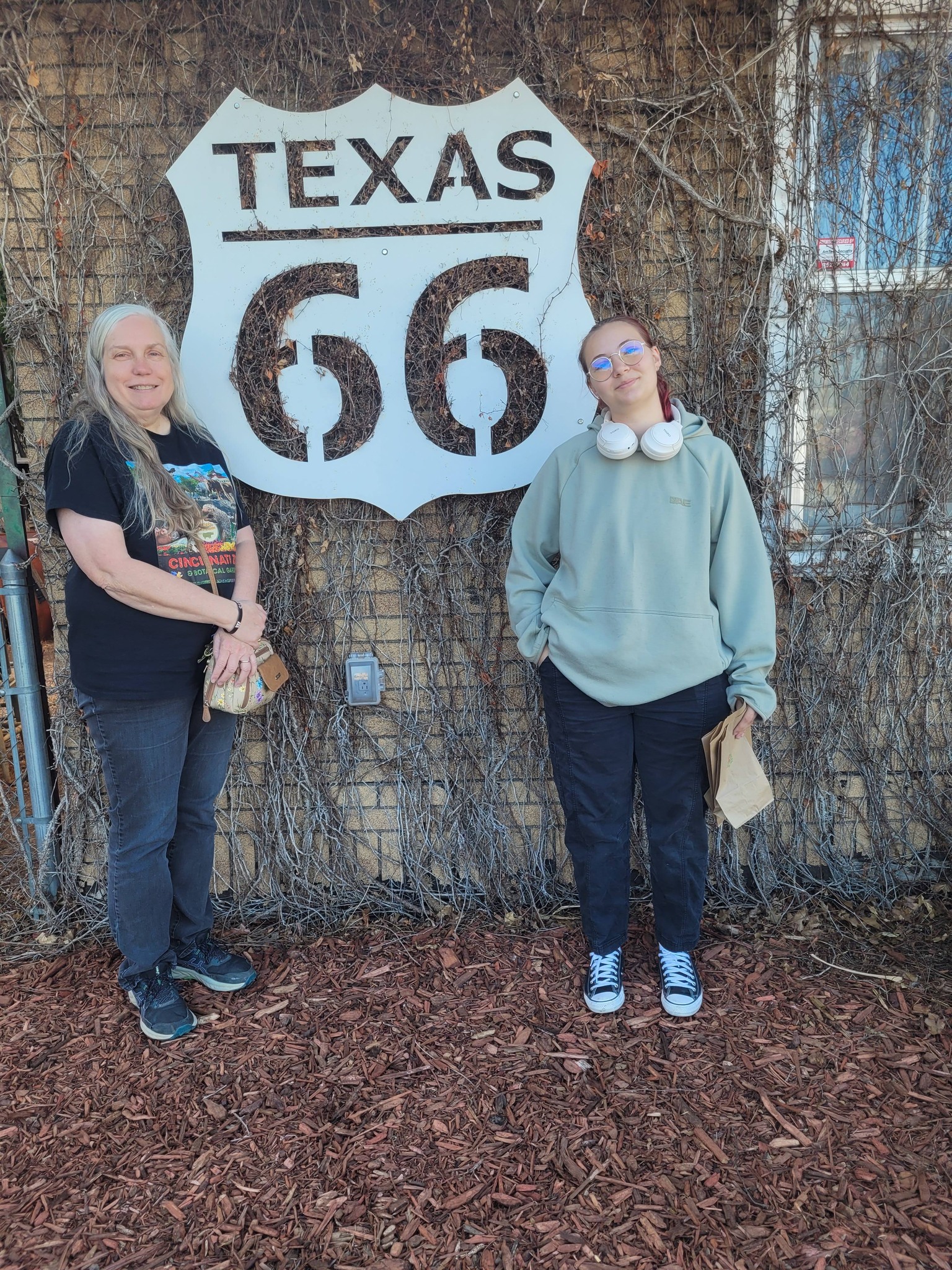 Visitors to Texas Ivy Antiques on Route 66