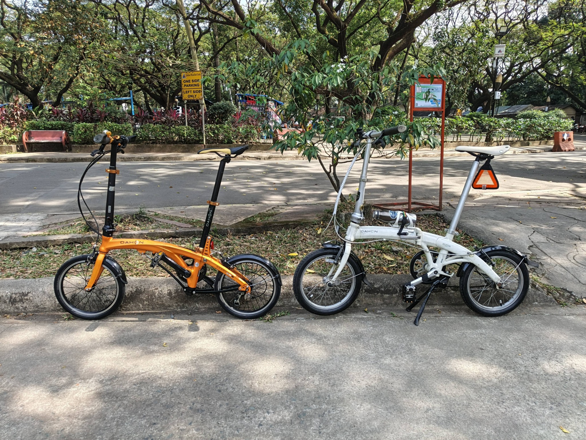 Dahon 16 incher Dahon EEZZ D3 Dahon Curve D3 3 speed machines