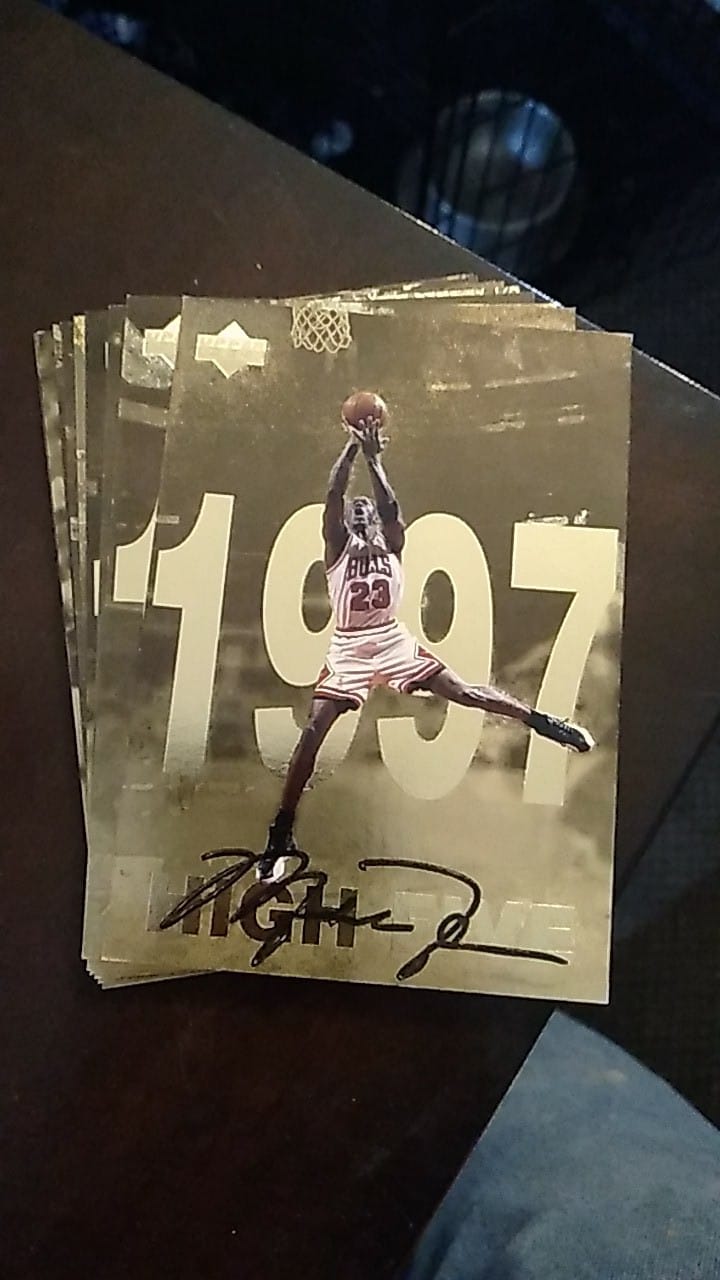 MICHAEL JORDAN > 99' Upper Deck Gatorade Jumbo Card set.