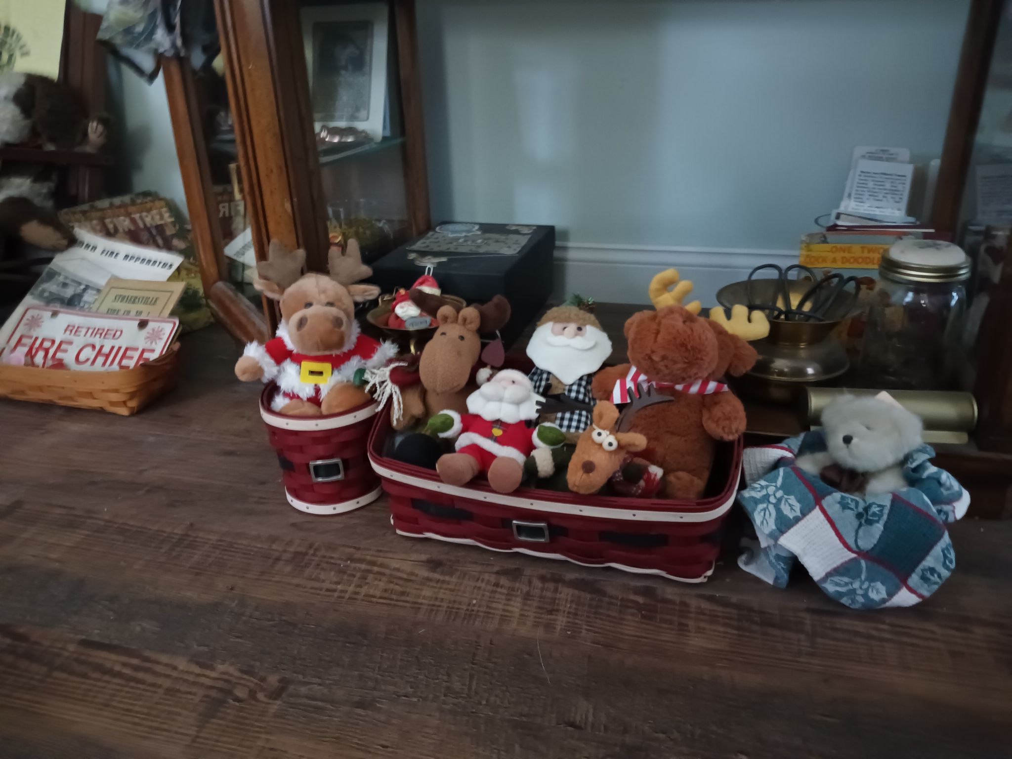 Longaberger Santa Belly Baskets Collection display picture 1