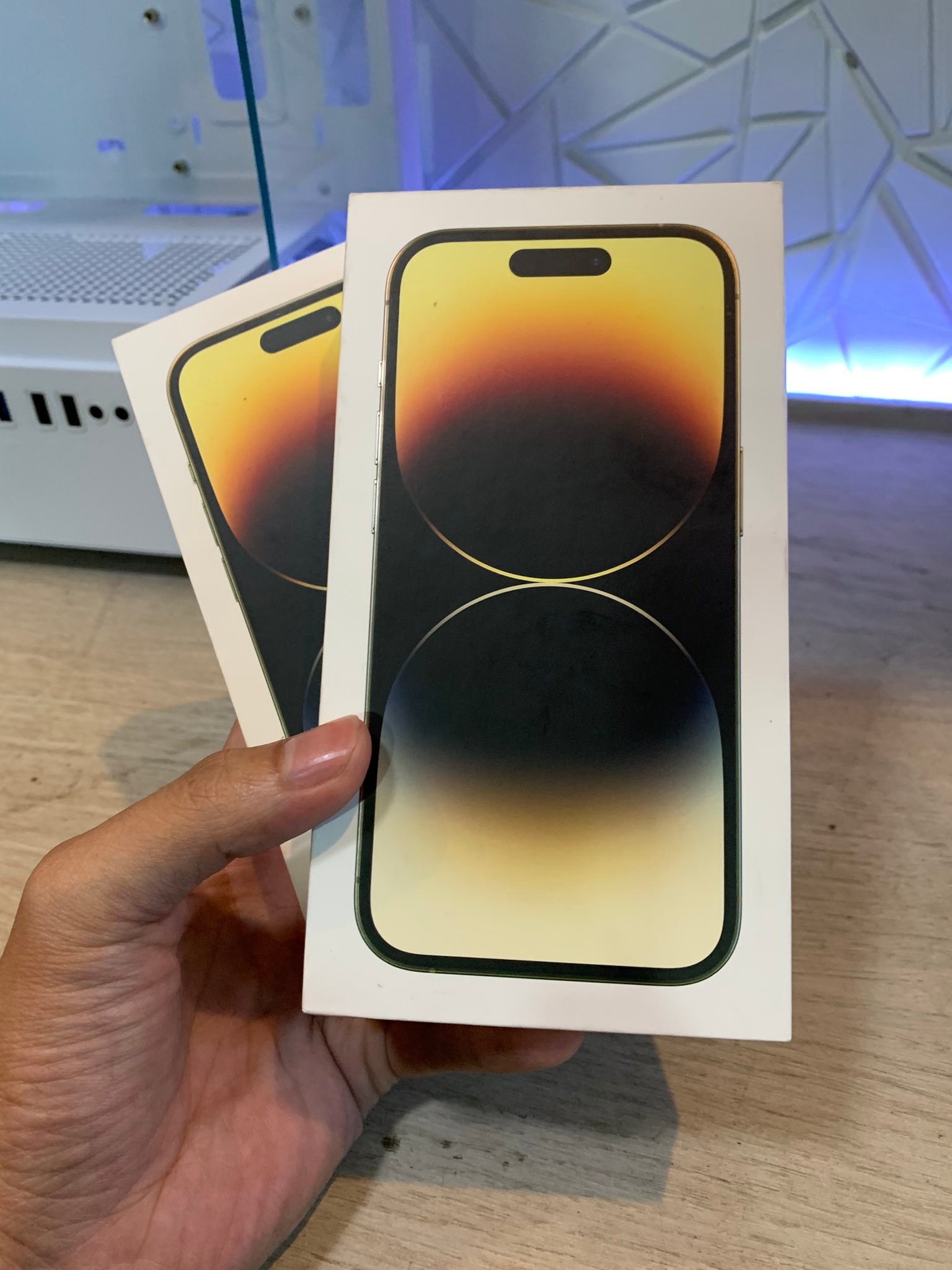 The iPhone 14 Pro, incredible with Globe eSIM. Whether getting it 