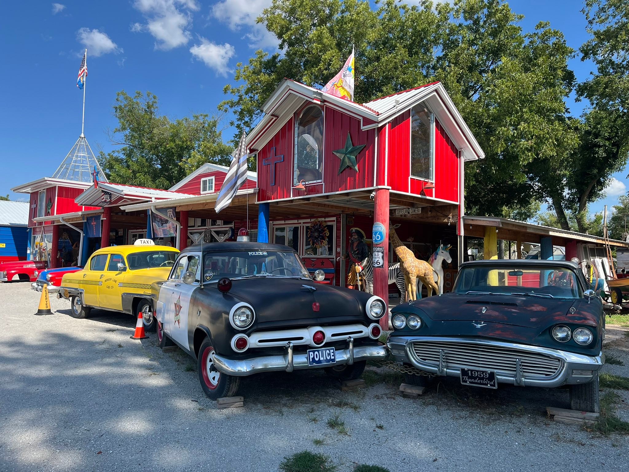 What is this building on Historic Route 66?