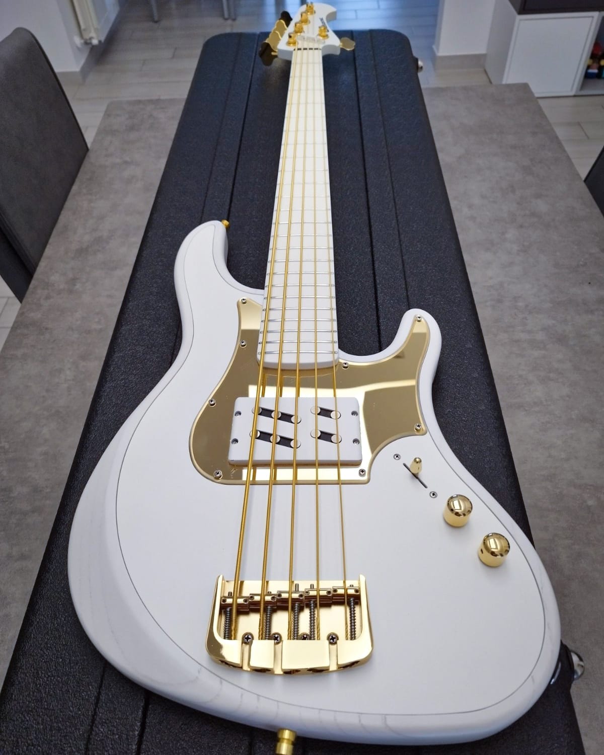 An Alusonic PentaFlex Gold Aluminum Bass