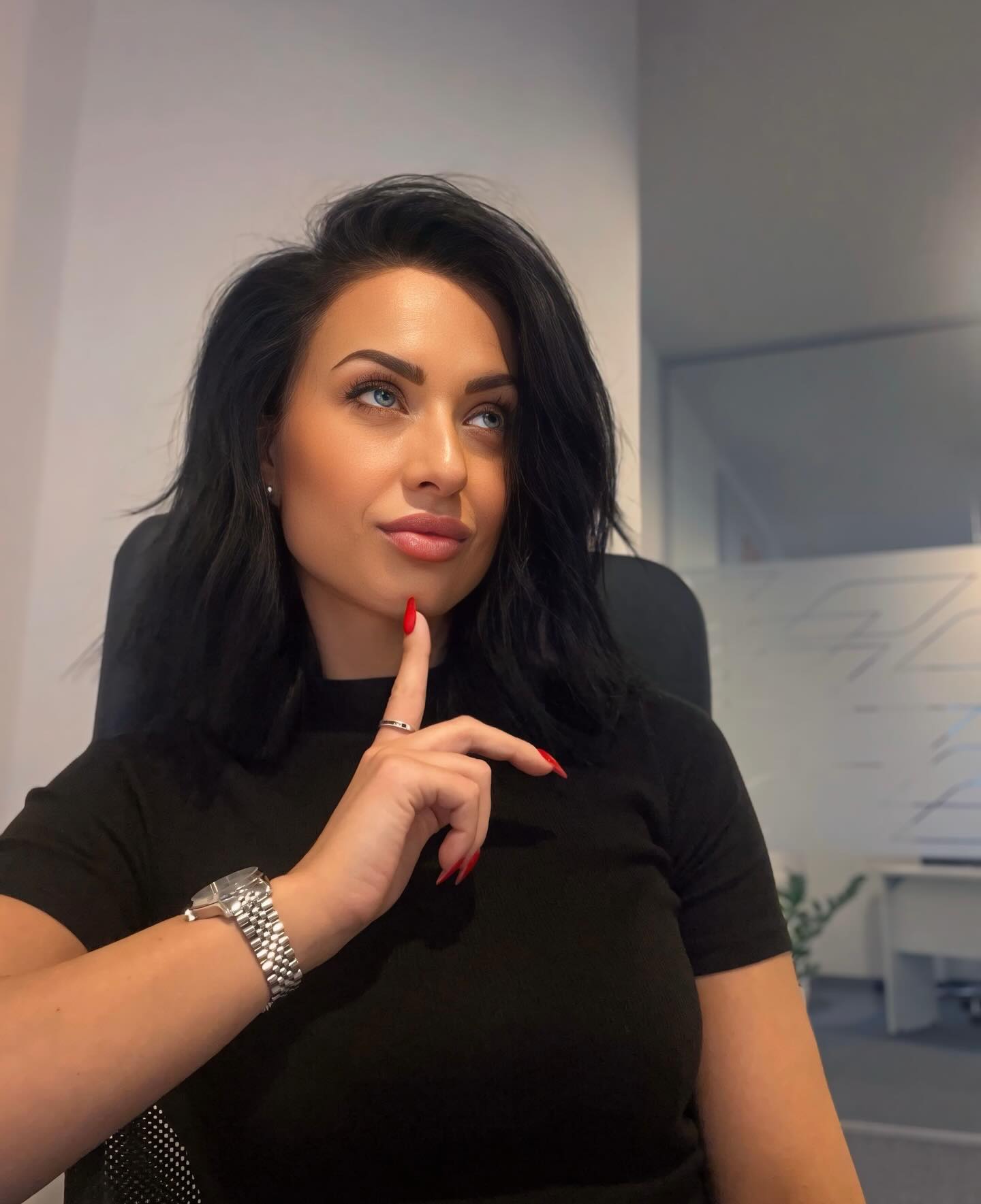 Roksana - 🔥Kolik stojí vaše JÁ? Prodává se všechno. Je to jen otázka ...