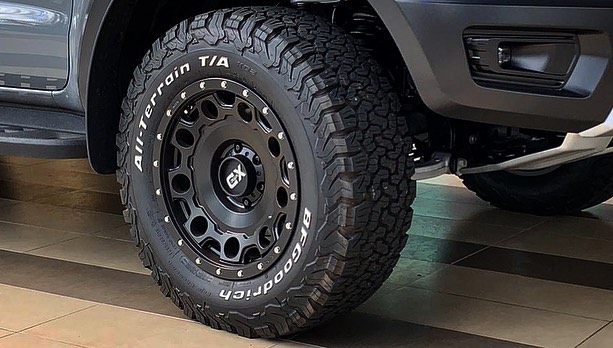 Ford Ranger Raptor on 18” KMC XD129 Holeshot with BF Goodrich KO2