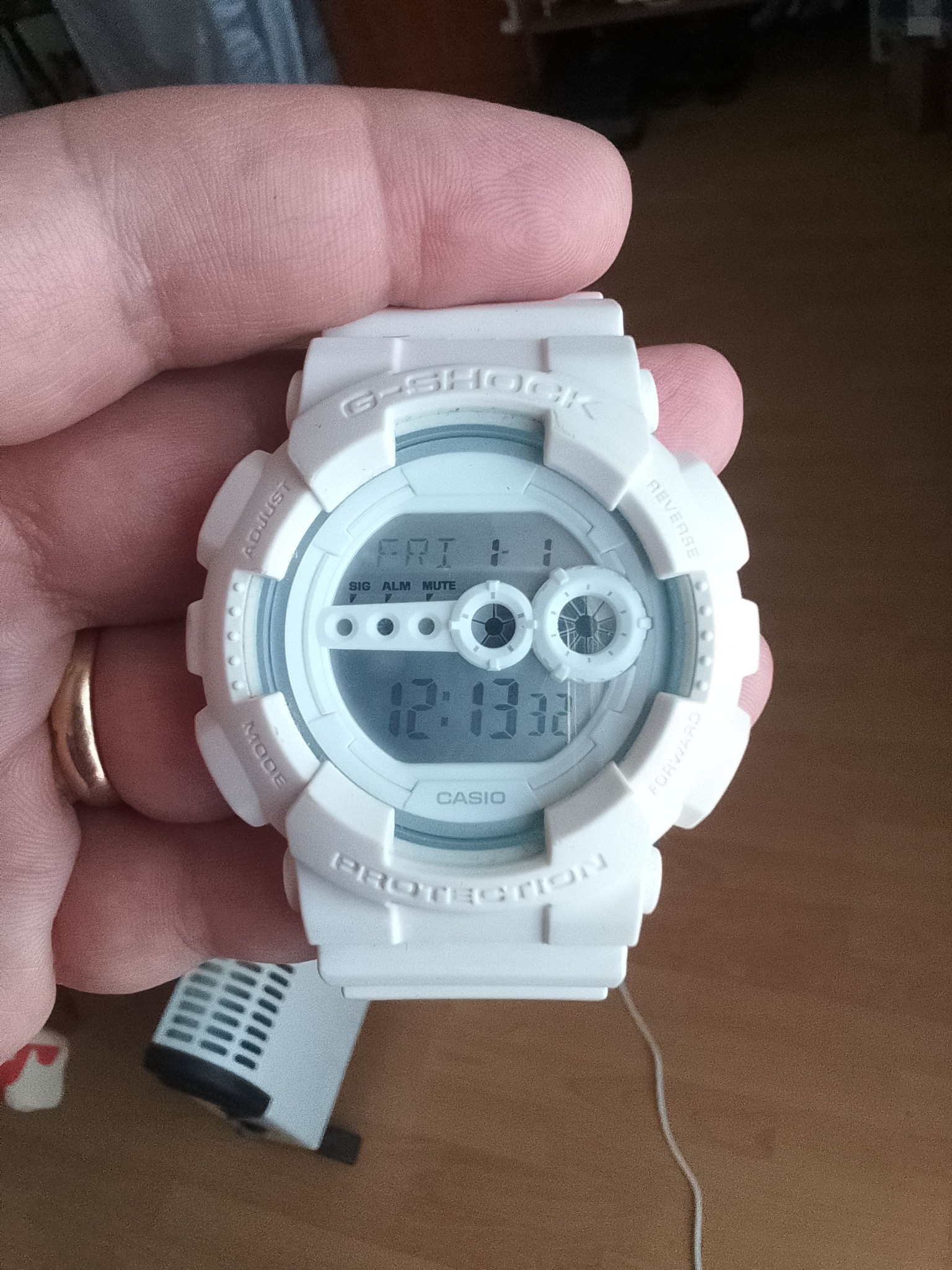 Acquired snow white gd-100ww watch