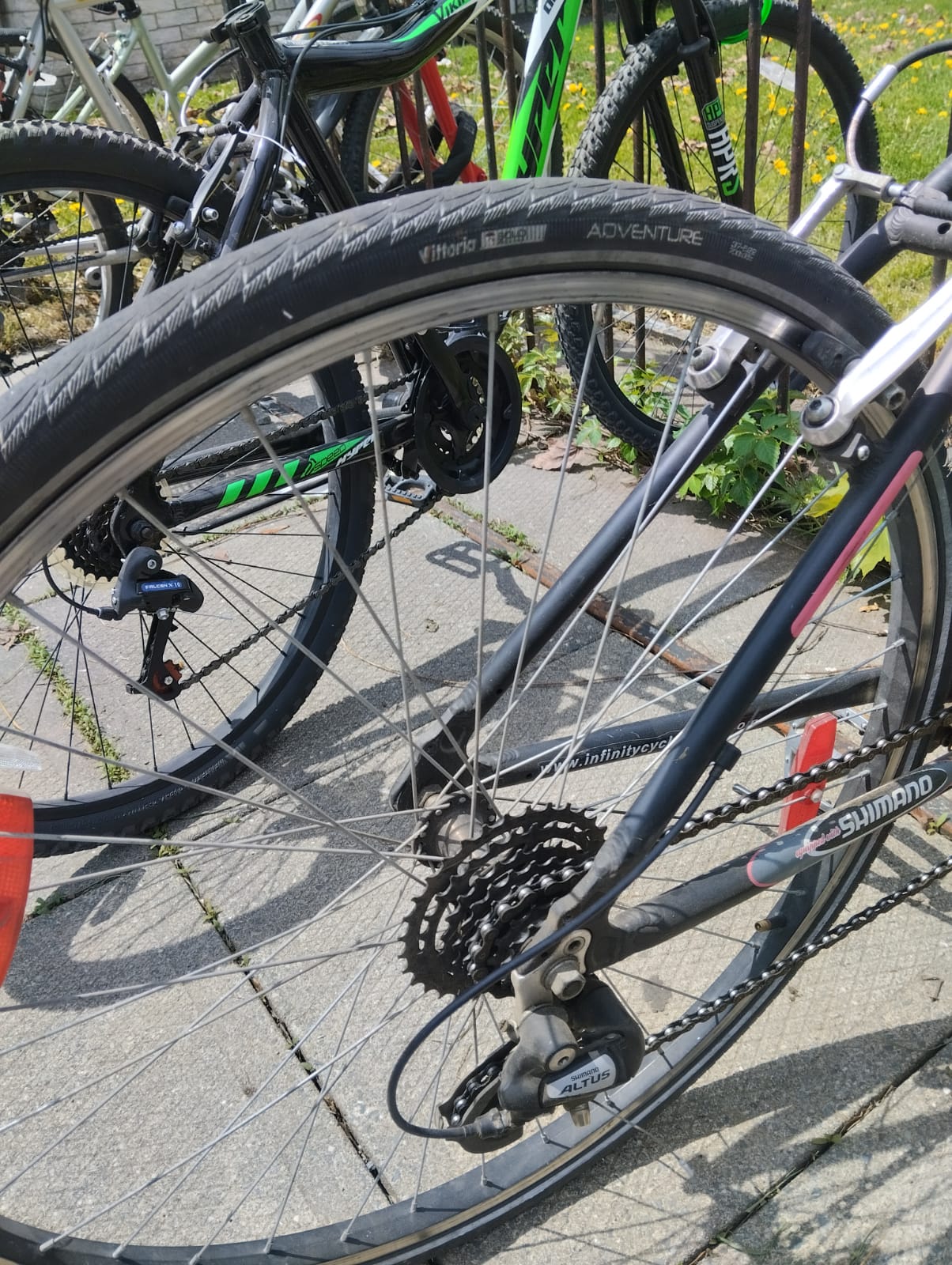 Roue Arrière Complète 28 Pouces 7 Vitesses + Pneu Blanc Noir 700x35C - Jante 622x20