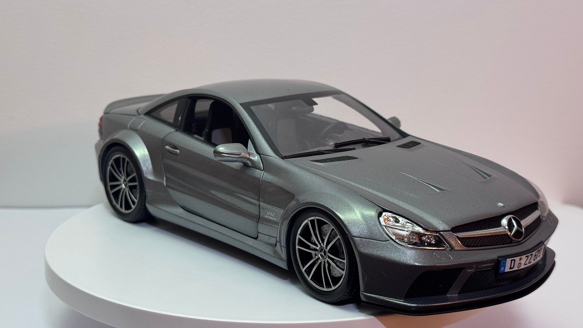 1:18 MB SL 65 AMG Black series (Minichamps)