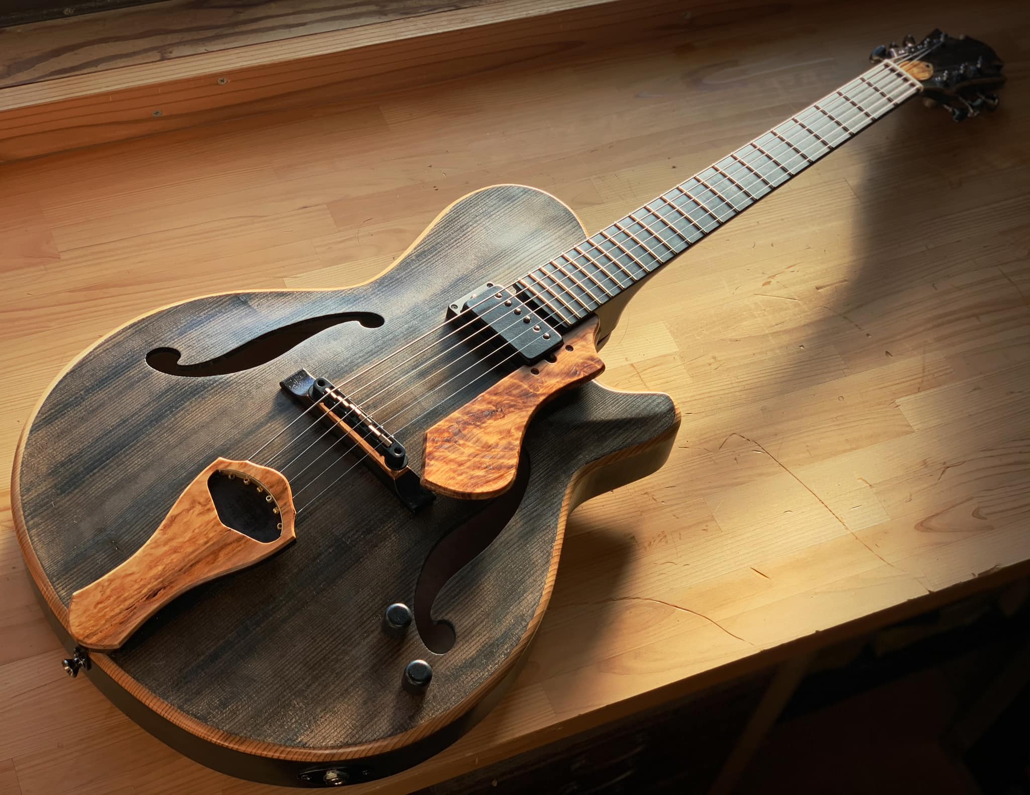 This is Archtop tribute AT102L