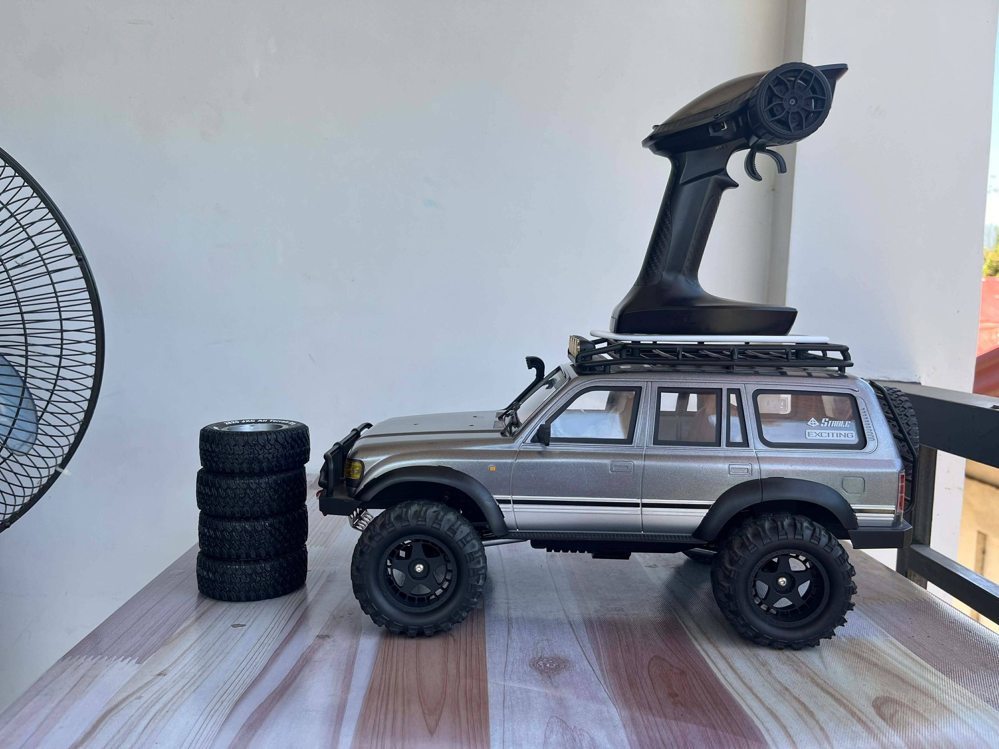 専用箱無し 1:12 scale JXC Toyota Land Cruiser '80 series for sale
