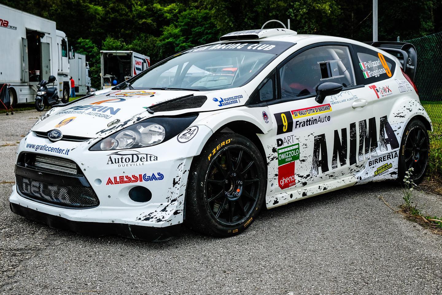 La pista è la tela. L’auto è il... - Hawk Racing Club