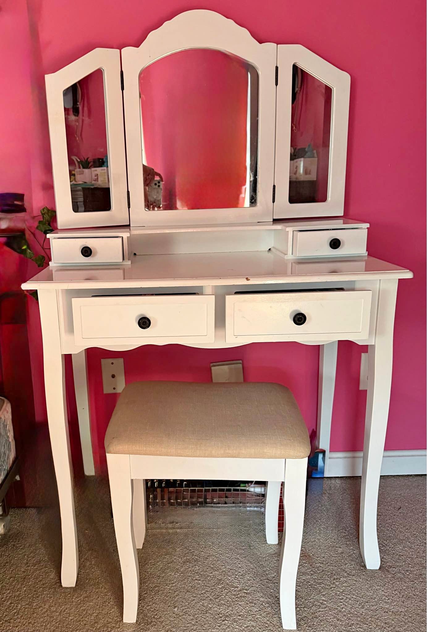 在Ashley, Pennsylvania 拍賣的梳妝台| Facebook Marketplace | Facebook