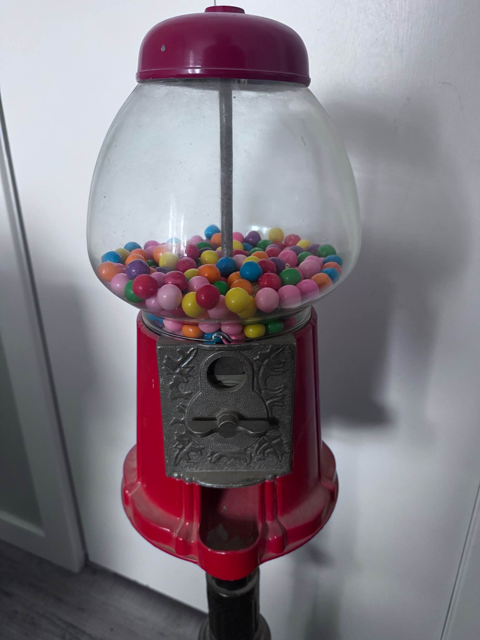 PLEASE READ DESCRIPTION Carousel Gumball Vending Machine. (1985
