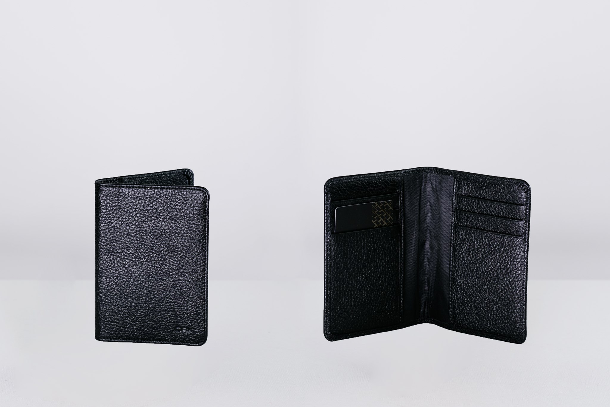 REEKNOKOL Lot De 2 Porte-Passeports En Cuir PU - Élégant Et Pratique Pour Voyages (Noir + Blanc)