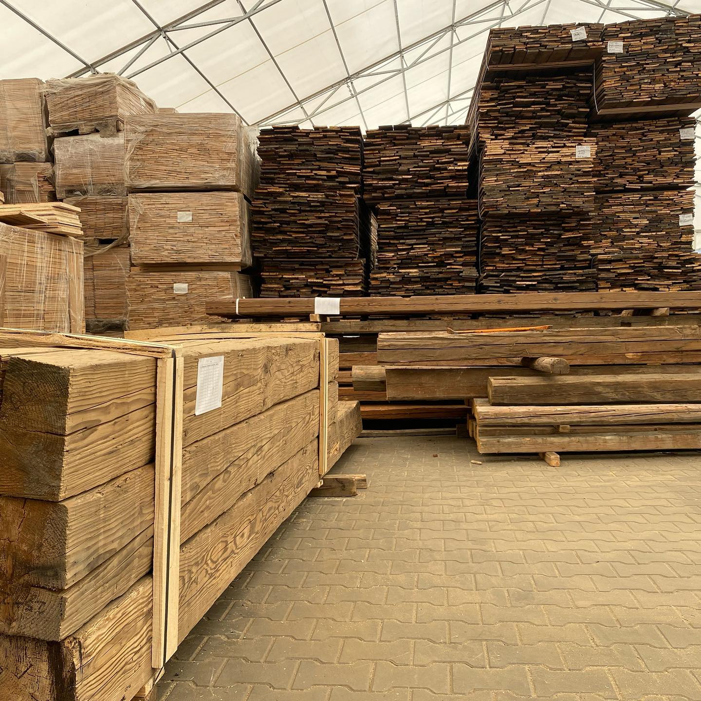 beams-sunburnt-boards-in-antik-holz-old-wood-poland