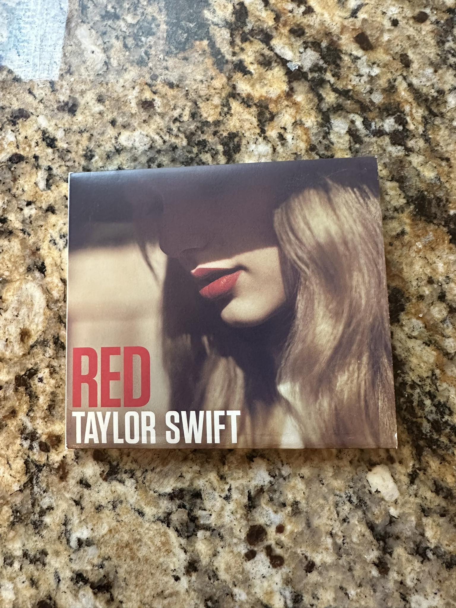 Rare signed Taylor Swift Red album found