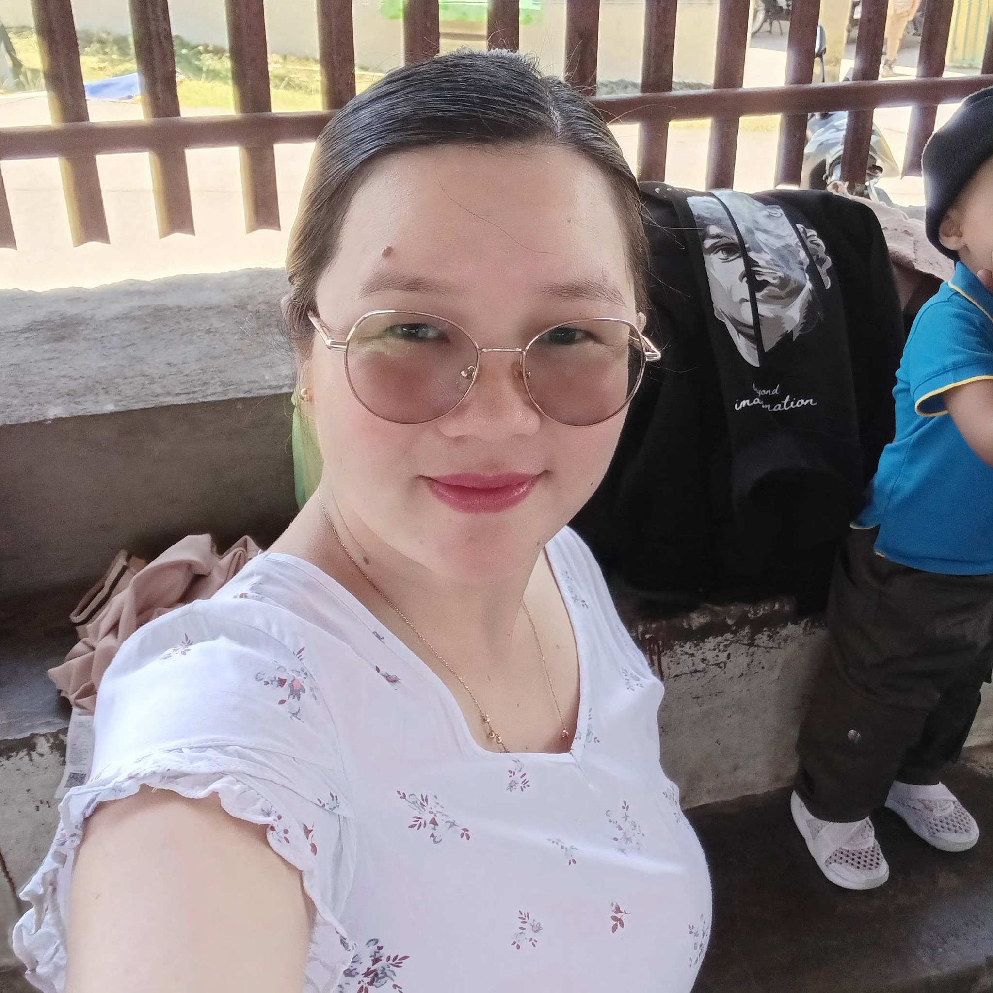 Kabuyag sa liwat sa mama ug papa Lakaw padulong school.. 2 years old ...