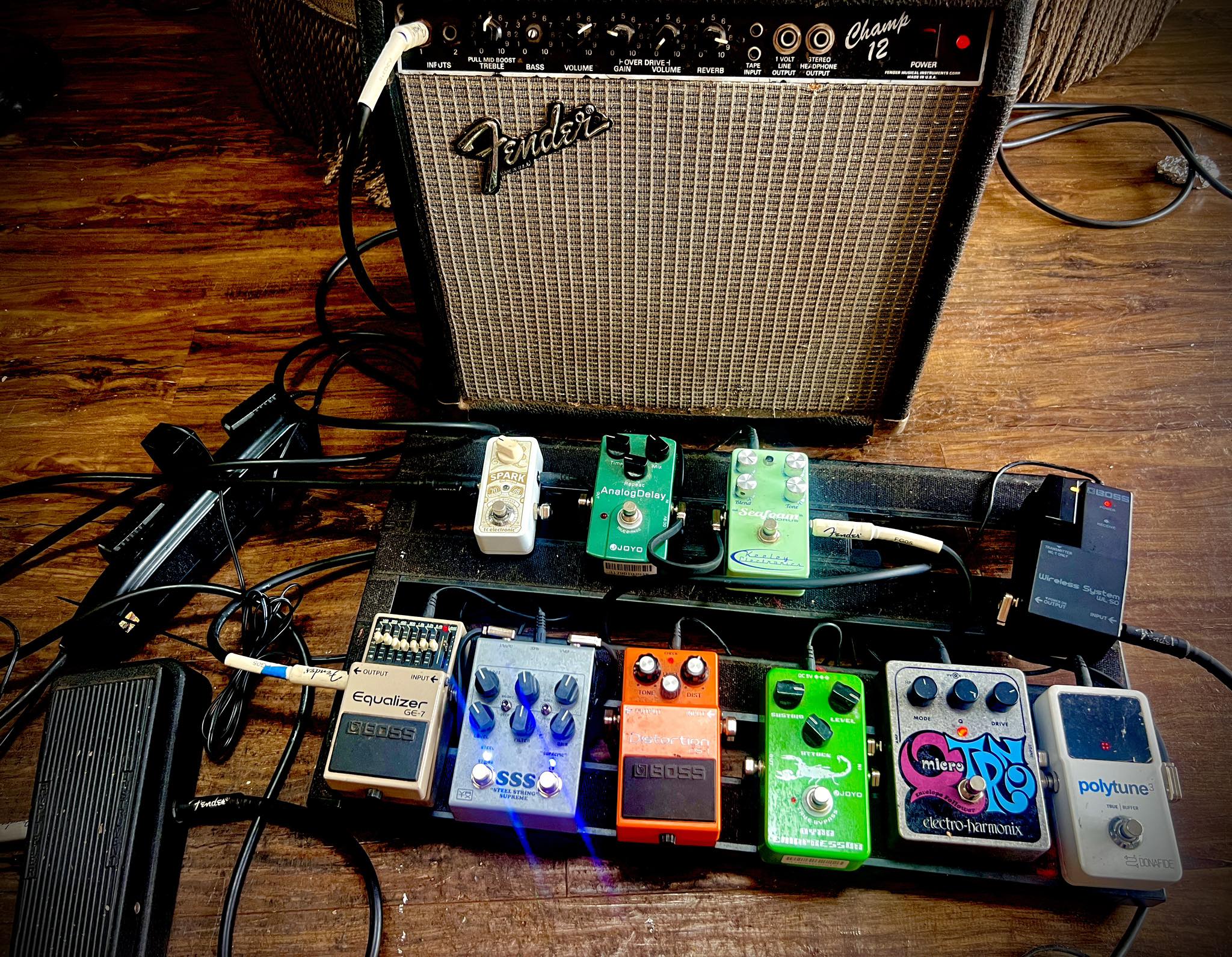 Pedalboard setup with vertex steel string supreme