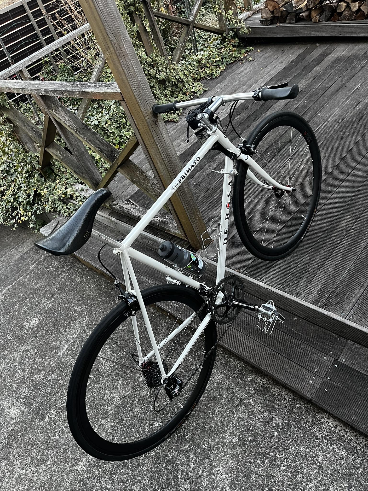 De Rosa Neo Primato bike with flat handlebar for easy riding