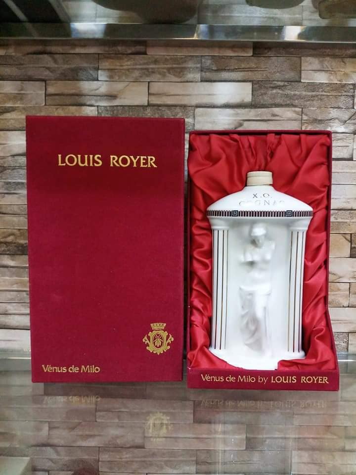 XO COGNAC IN PORCELAIN VENUS DE MILO BY LOUIS ROYER . 700ml. Tượng