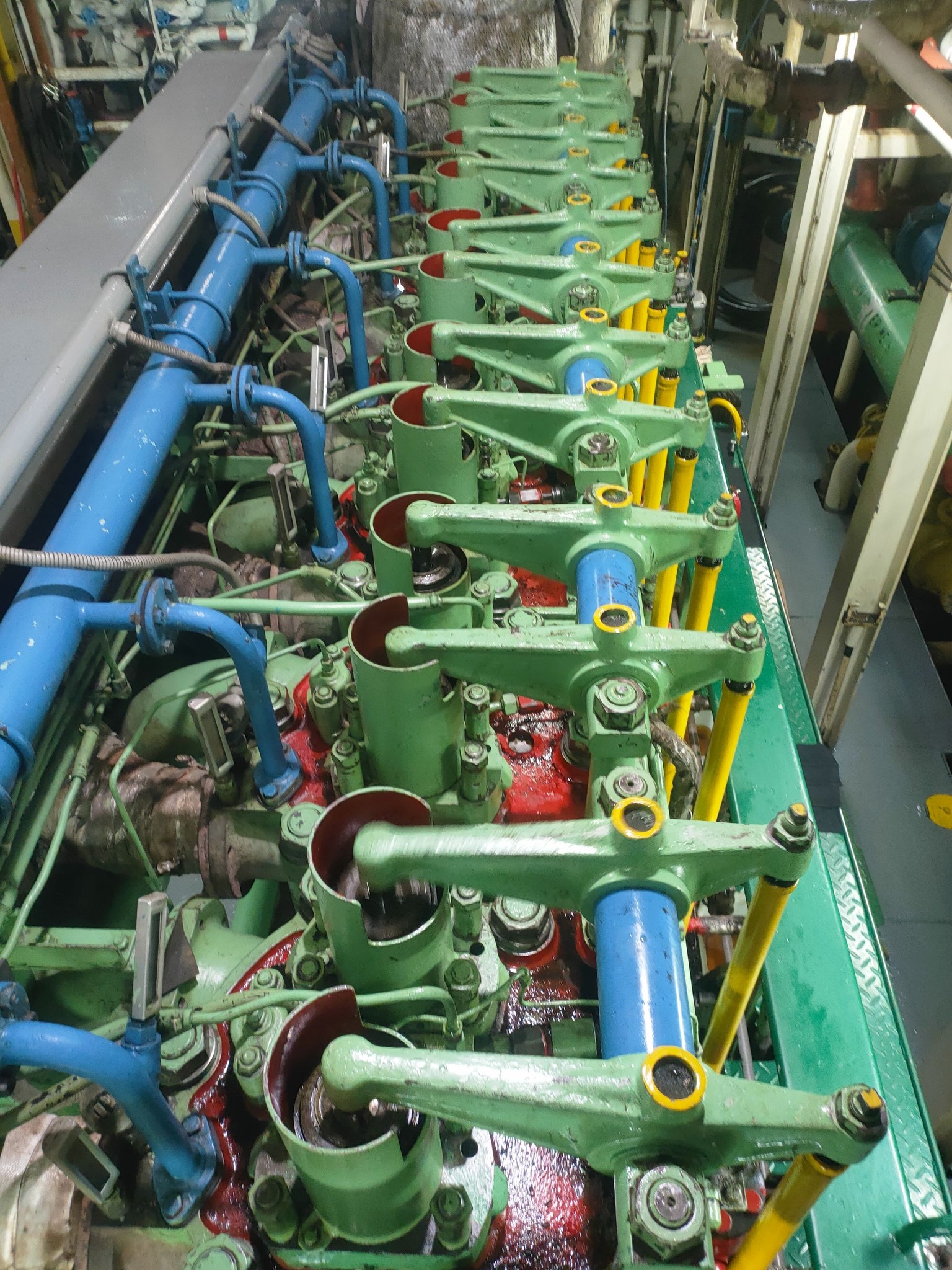 Viktor - Hourly activity of maintaining control of the main engine and ...