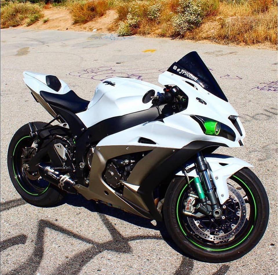Very clean ZX-10R credit IG: @thissuperbike @jp9025h