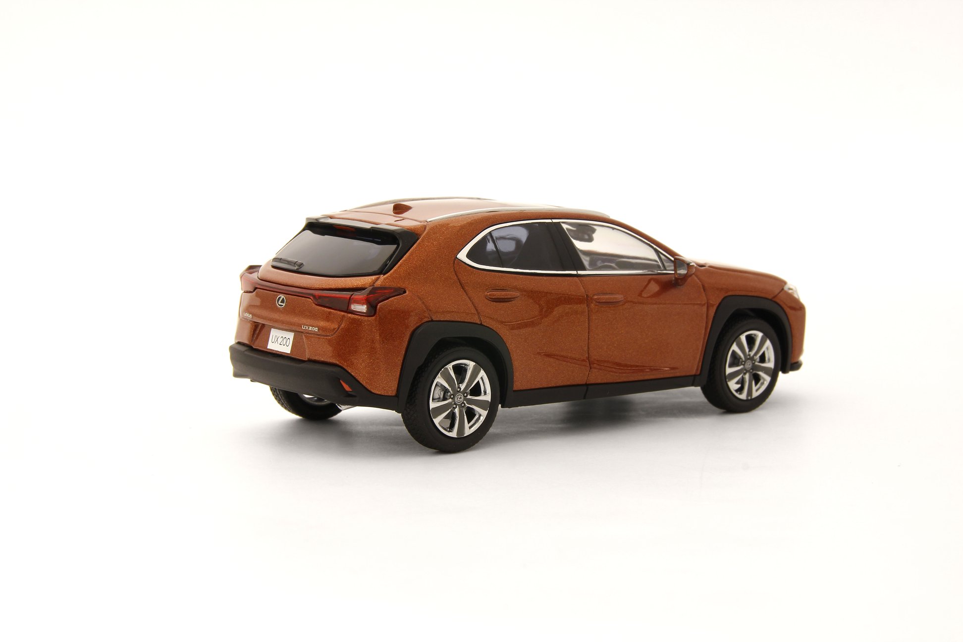Kyosho 新到貨 New arrivals! 1/43 Lexus UX250h F Sport White
