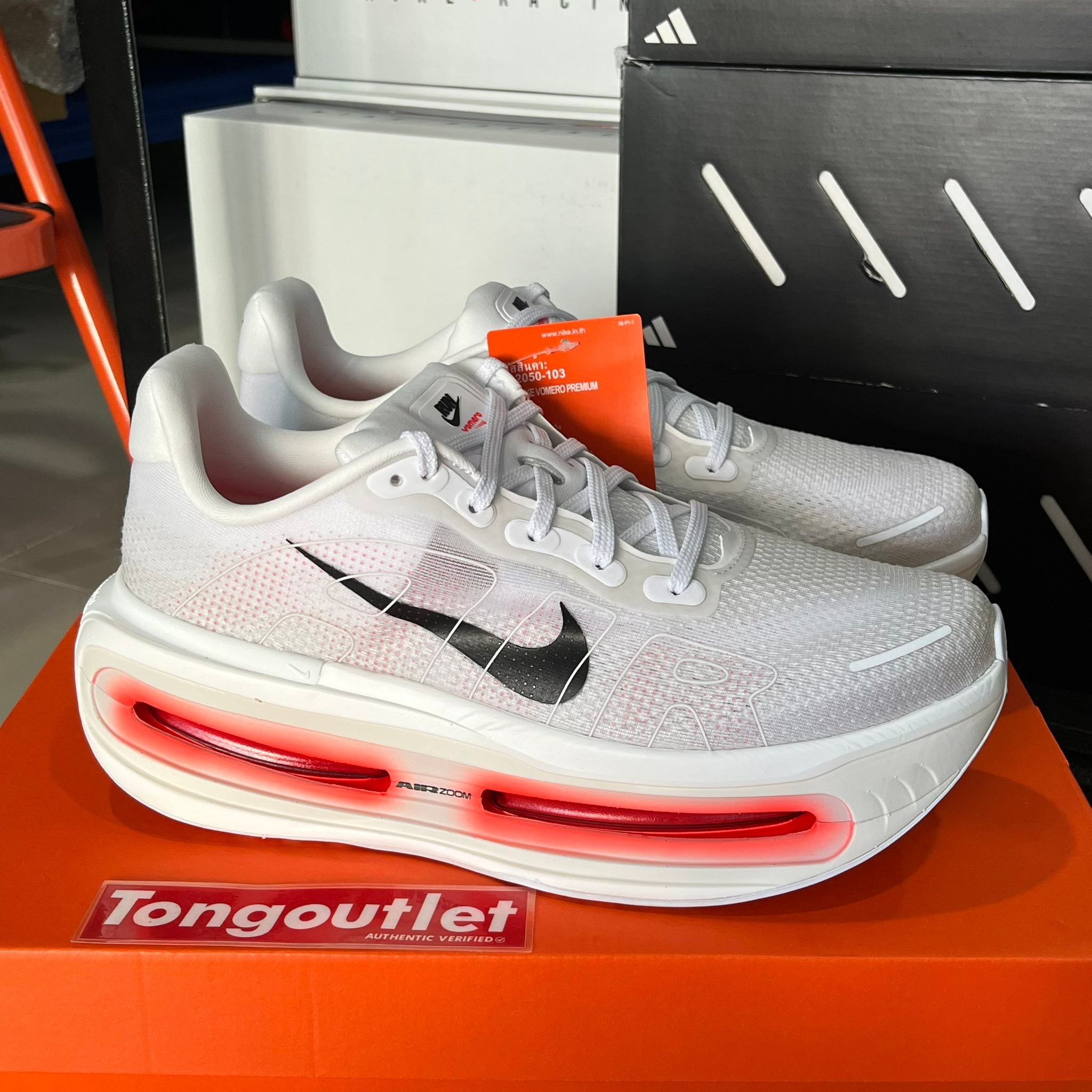 NIKE VOMERO PREMIUM รอของ 2-3 วัน SKU: HQ2050-103 มือ1 ครบกล่อง 