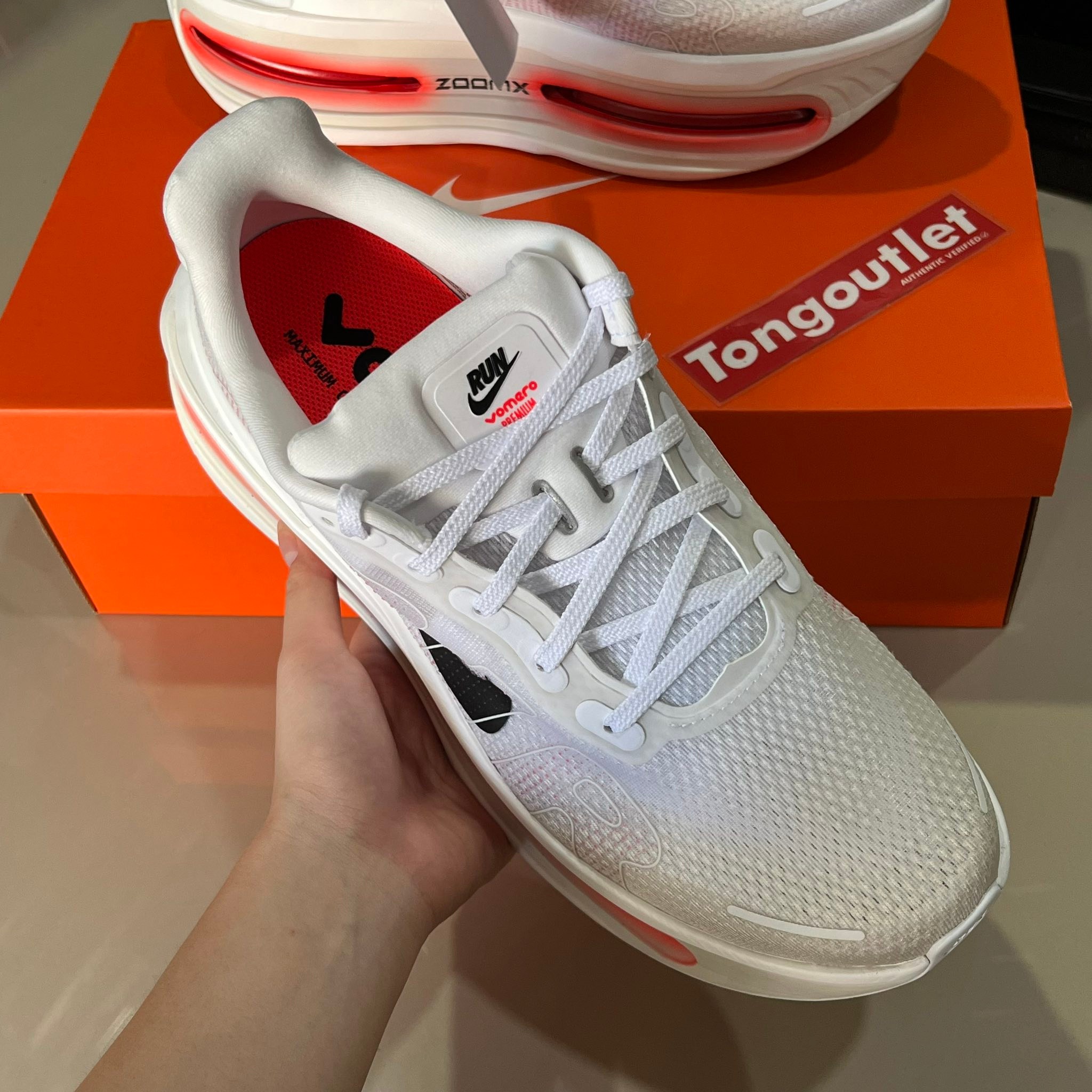 NIKE VOMERO PREMIUM รอของ 2-3 วัน SKU: HQ2050-103 มือ1 ครบกล่อง 