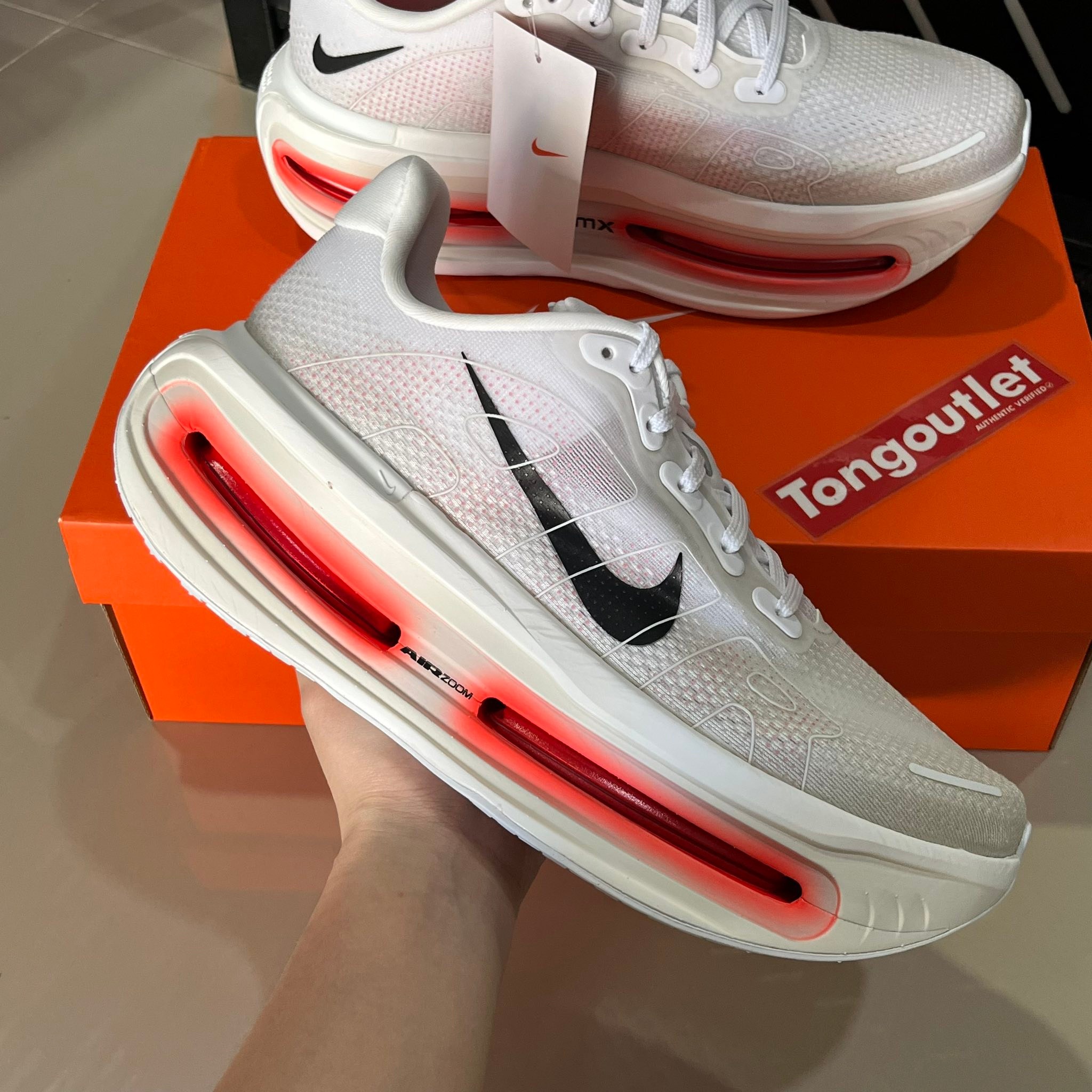 NIKE VOMERO PREMIUM รอของ 2-3 วัน SKU: HQ2050-103 มือ1 ครบกล่อง 
