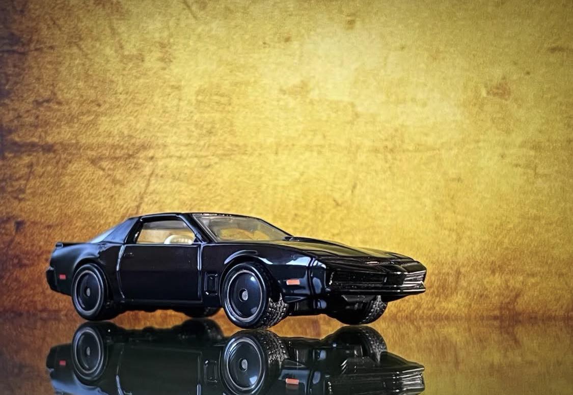 HOTWHEELS BÁSICO SCREEN TIME KITT | La Caja de Juegos