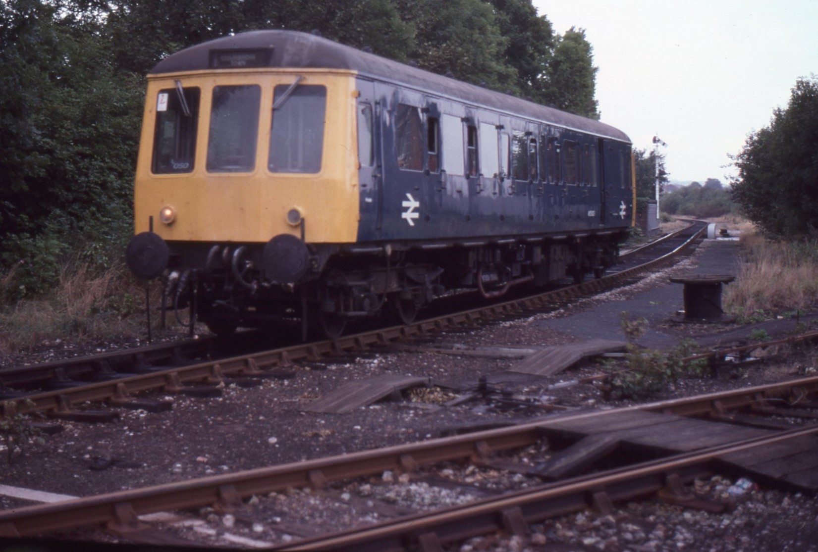 rail-thing-80s-uk-railscene-class-122-single-car-unit-believed-to