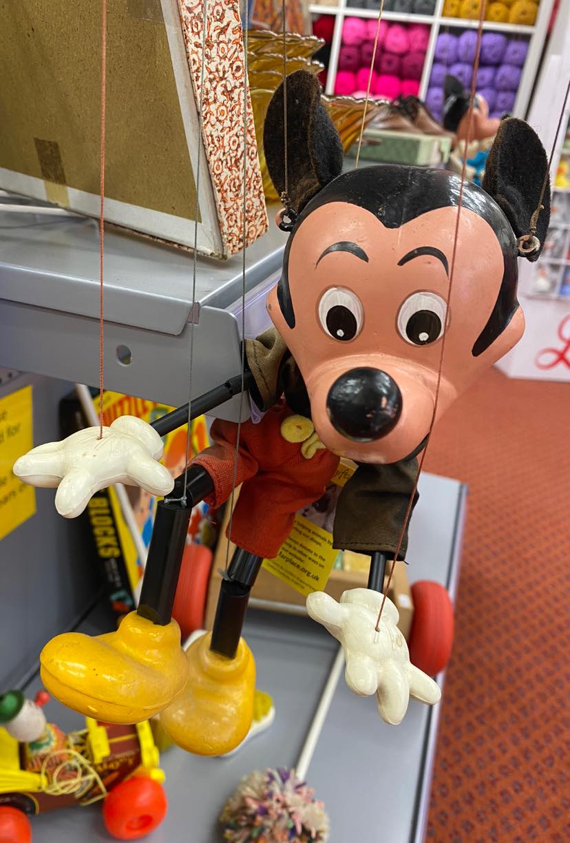 Unique features of vintage Mickey and Minnie ventriloquist figures
