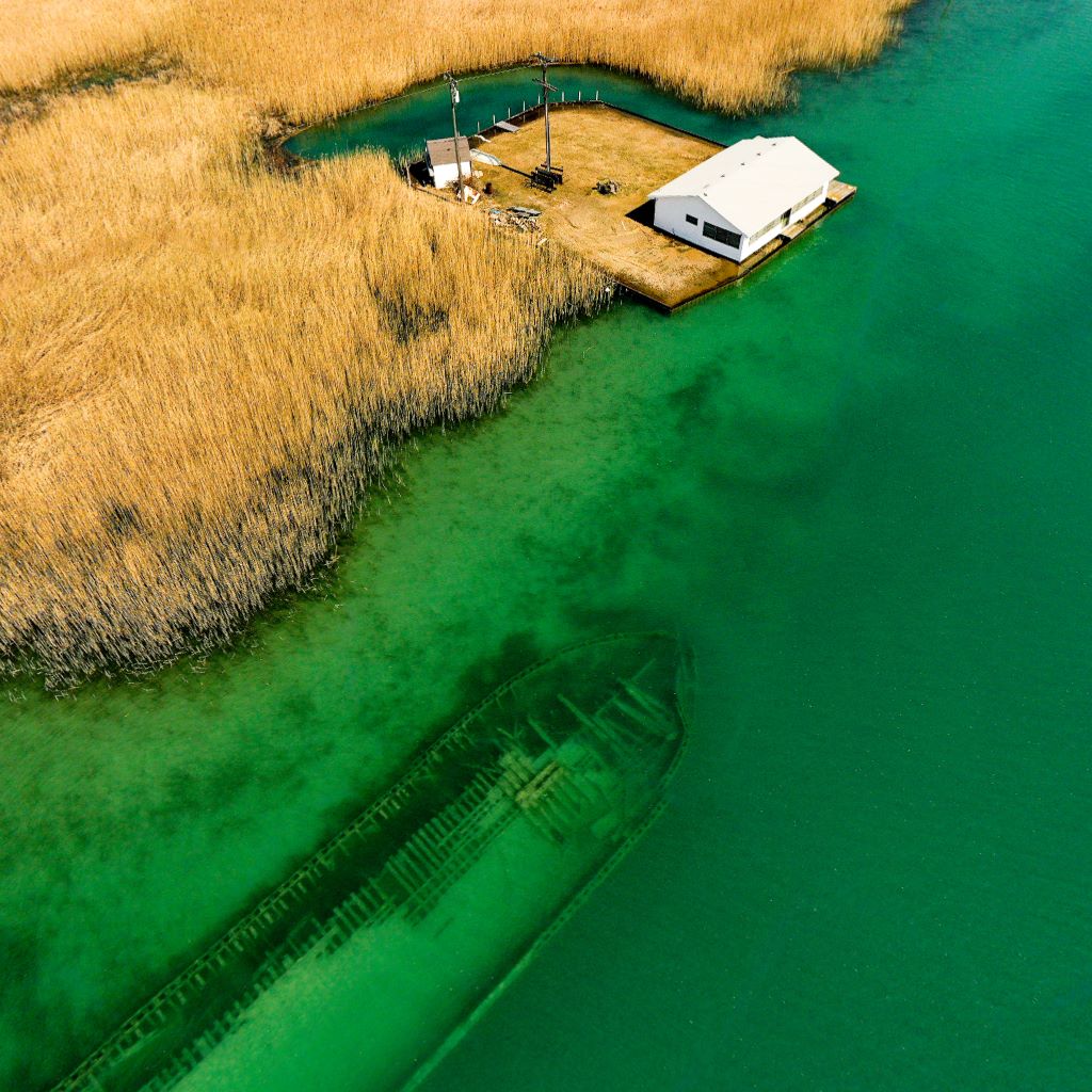 Lake St. Clair - The river was incredibly clear this morning. Shipwreck ...