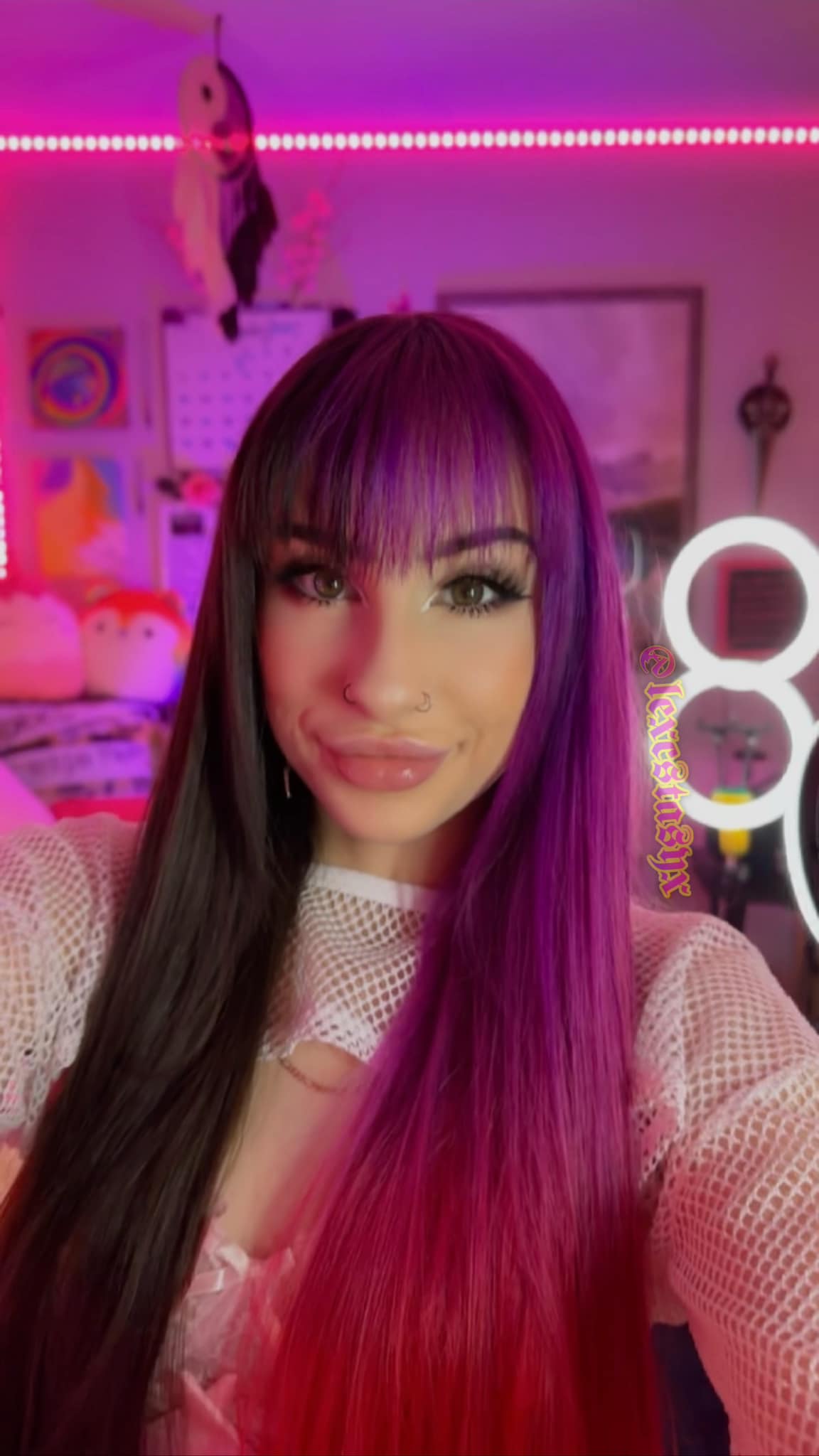 comment a purple emoji ☮️👩🏻‍🎤💟 | Zhavia