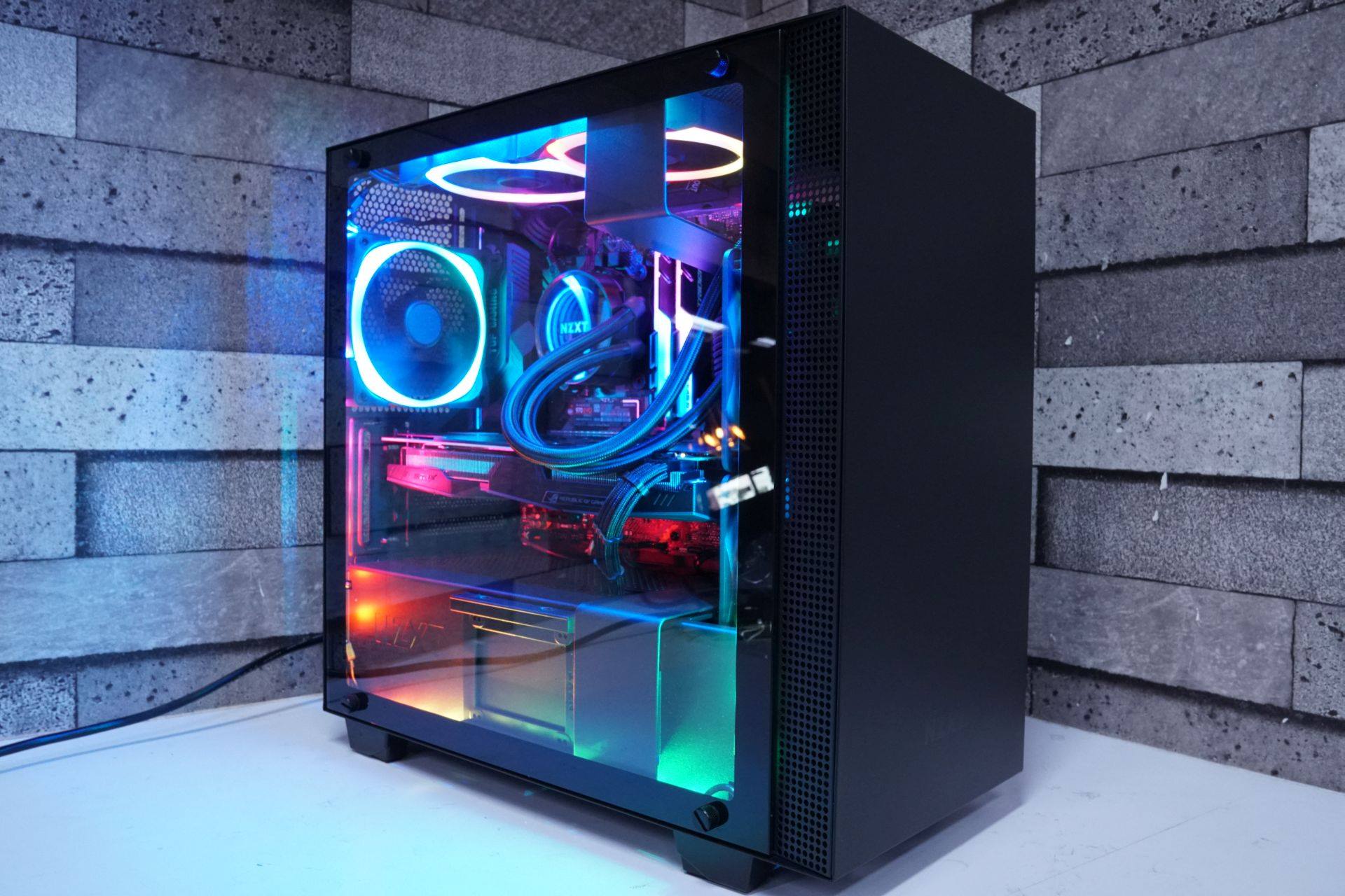 CPU: Intel Core i7-9700K MOBO: MSI Z390 A Pro MV GPU: ASUS TUF 