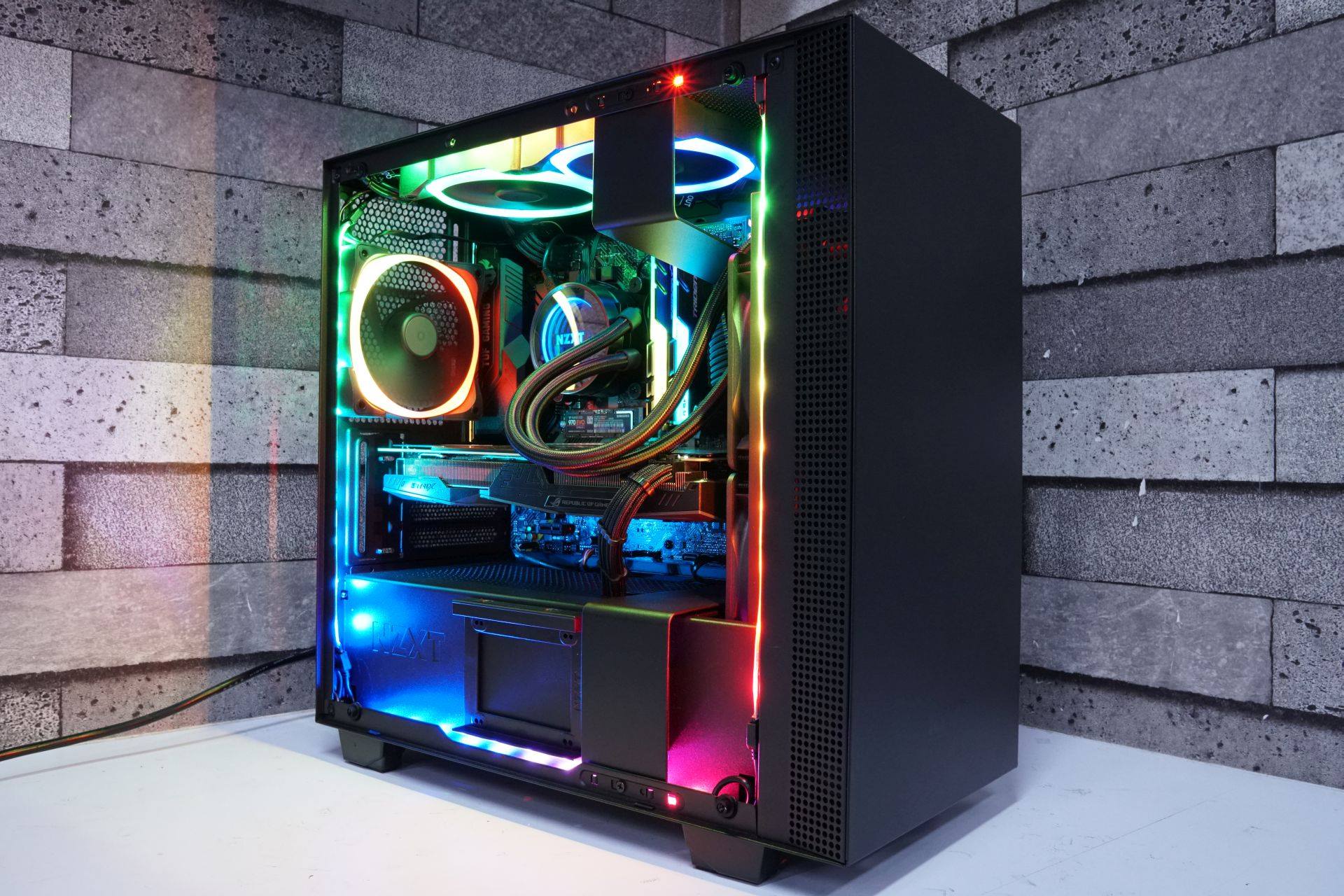 CPU: Intel Core i7-9700K MOBO: MSI Z390 A Pro MV GPU: ASUS TUF